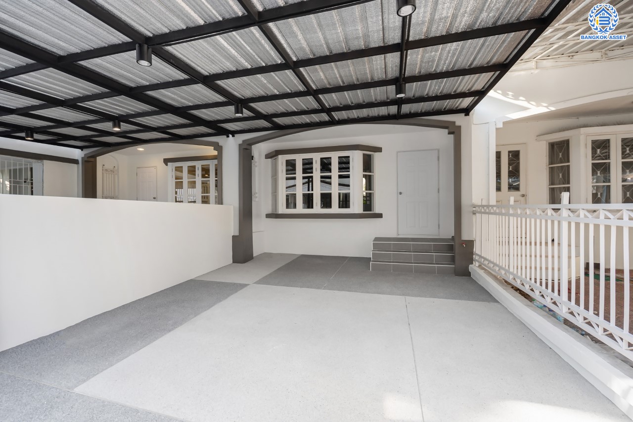 บ้านมือสองตกแต่งใหม่ ทำเลใจกลางเมือง ม.พาร์ค แกลเลอรี่ ประชาชื่น ทาวน์โฮม 3 ชั้น เนื้อที่ 22.5 ตร.ว. ฟังก์ชัน 3 ห้องนอน 3 ห้องน้ำ 2 ที่จอดรถ บนทำเลเดินทางสะดวก เชื่อมต่อหลายเส้นทาง ใกล้เดอะมอลล์งามวงศ์วาน เซ็นทรัลแจ้งวัฒนะ ทางด่วน "งามวงศ์วาน"